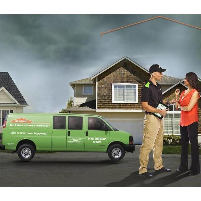 Servpro professional consulting a home owner in the event of a loss